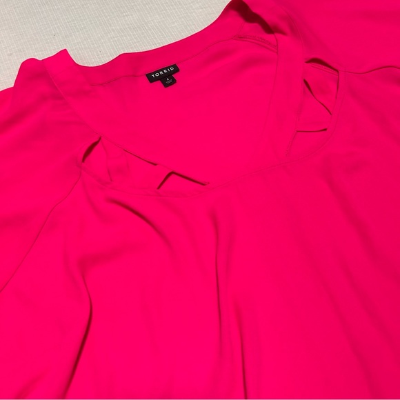 Torrid Georgette Cage Front Blouse Size 4 Pink Glo Plus Size - Picture 5 of 6